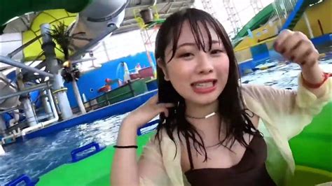 エロ動画 ウォータースライダー|ウォータースライダーで水着が外れちゃっておっぱい丸見え！